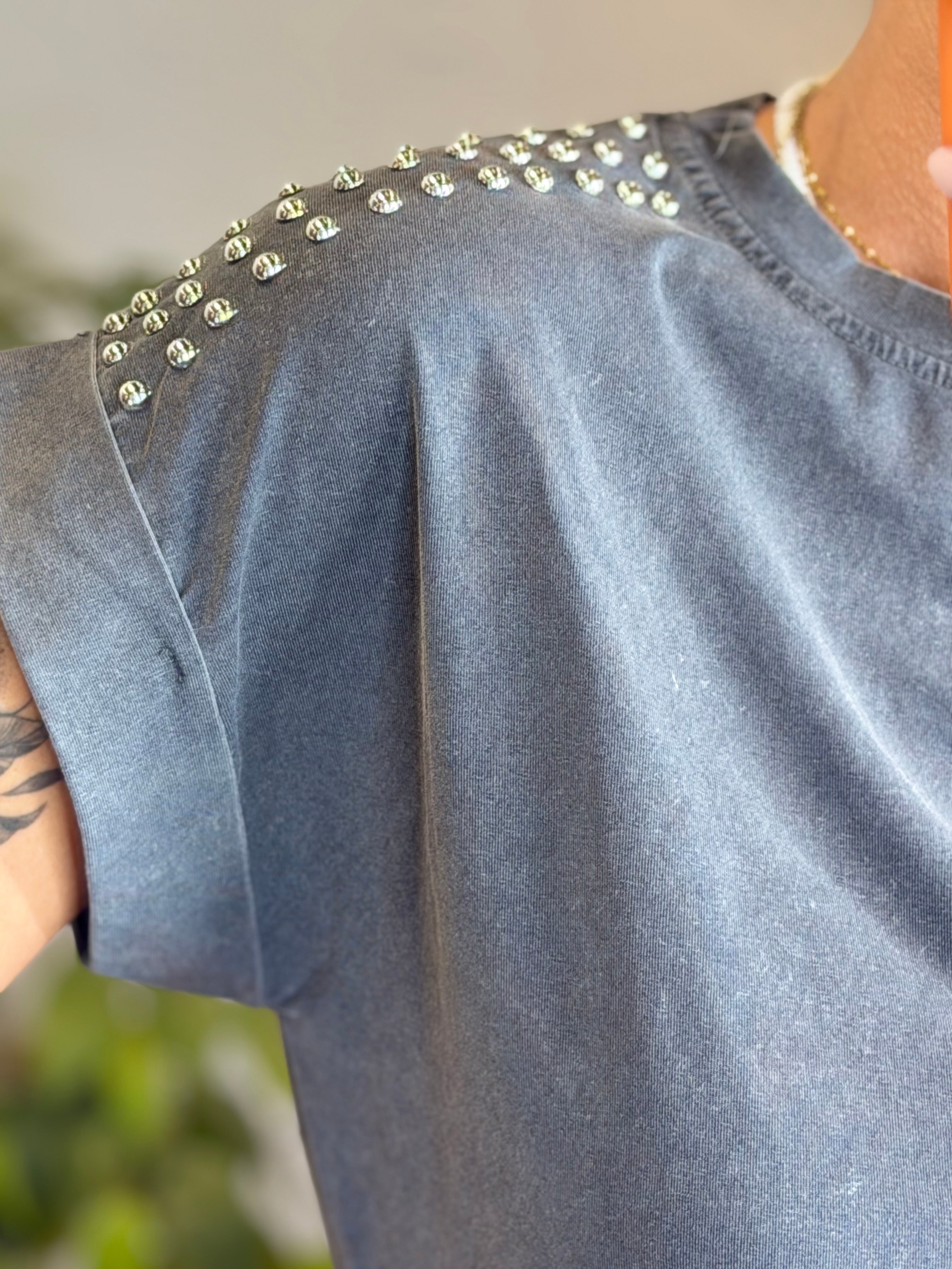 T-shirt borchia