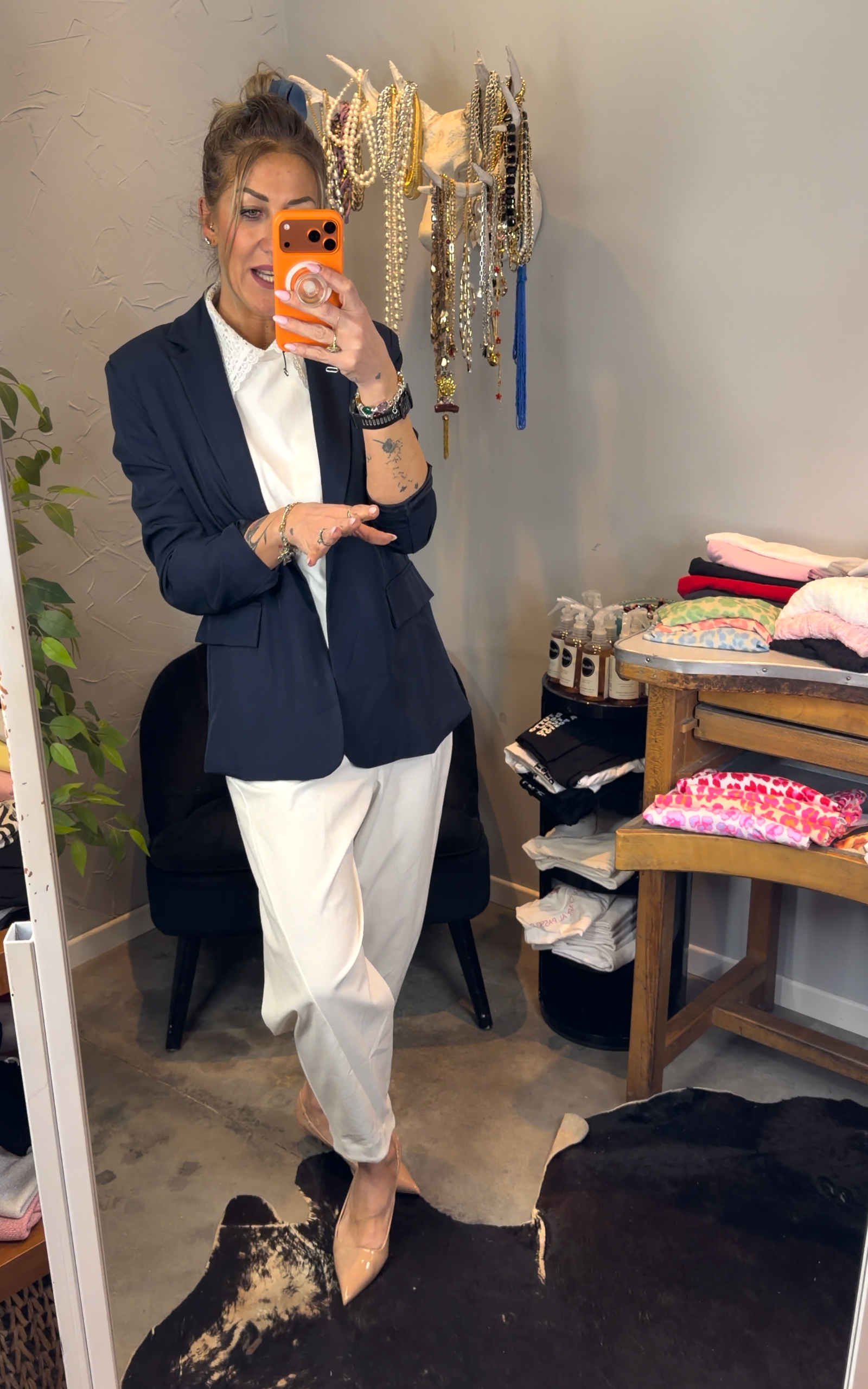 Outfit completo: T-shirt, Pantalone, Giacca e Chanel